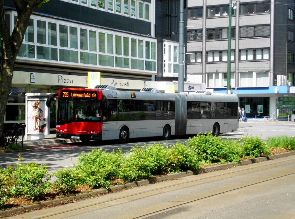 Solaris Urbino auf der Linie 785 nach S-Bahnhof Langerfeld an der Haltestelle Dsseldorf-Mitte Berliner Allee.(12.5.2013) 