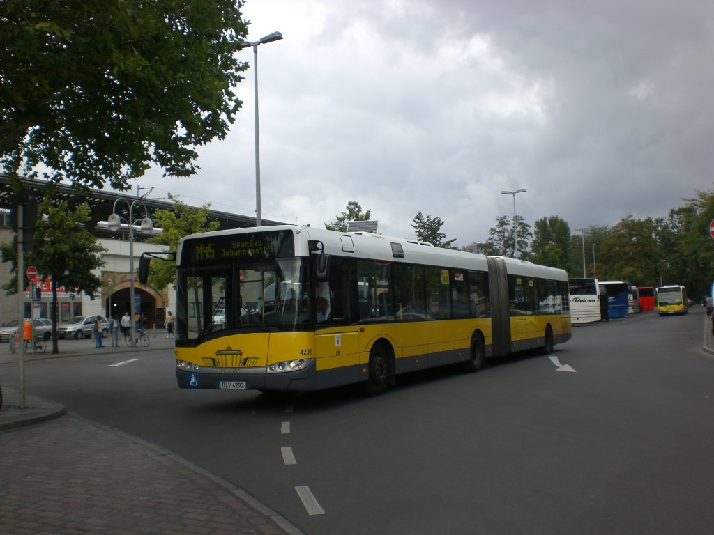 Solaris Urbino auf der Linie M45 nach Spandau Johannesstift am S+U Bahnhof Zoologischer Garten.