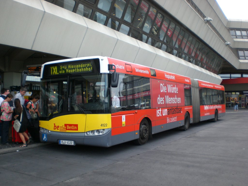 Solaris Urbino auf der Linie TXL nach S+U Bahnhof Alexanderplatz am Flughafen Tegel.