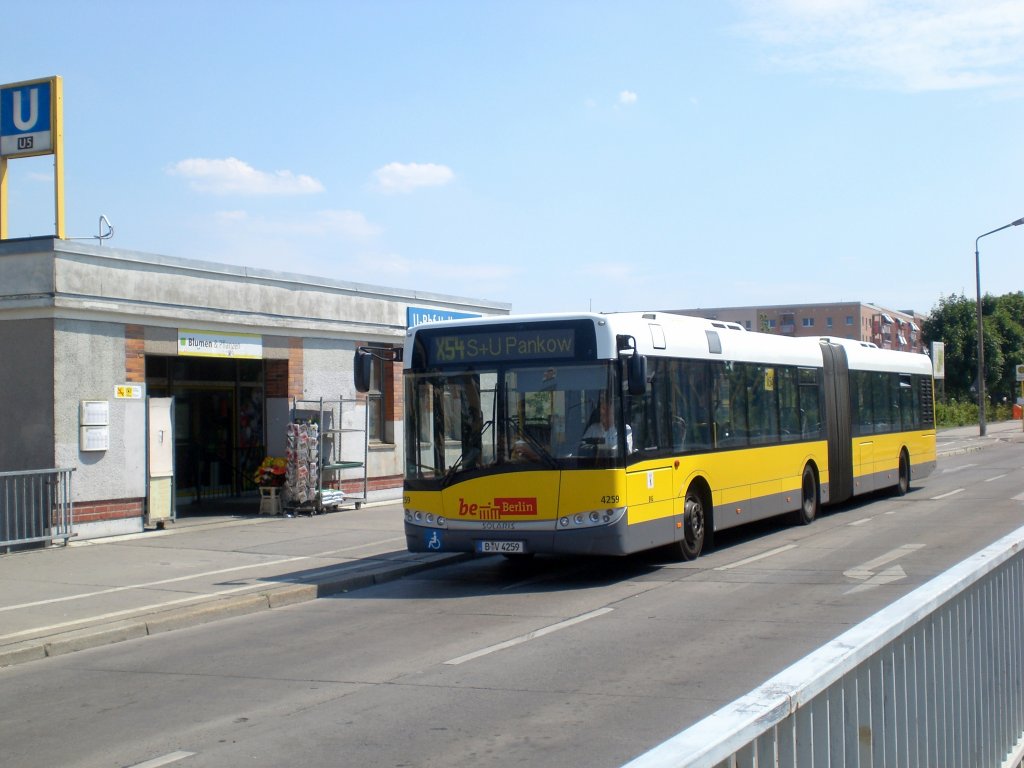 Solaris Urbino auf der Linie X54 nach S+U Bahnhof Pankow am U-Bahnhof Hellersdorf.