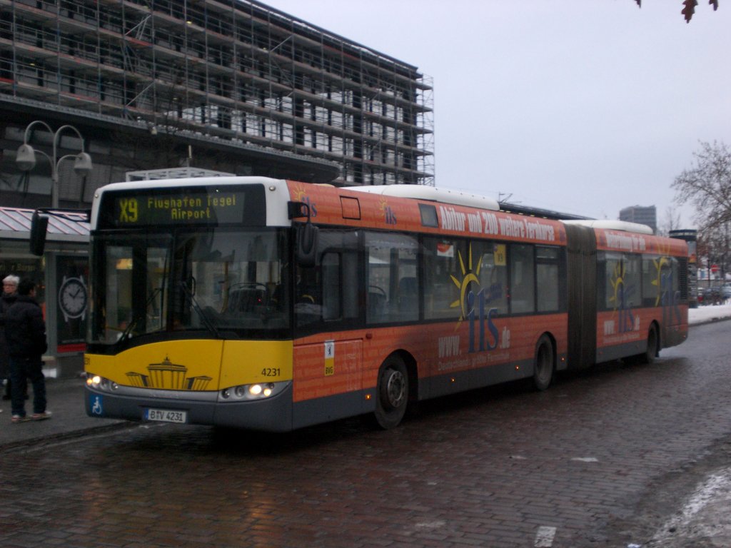 Solaris Urbino auf der Linie X9 nach Flughafen Tegel am S+U Bahnhof Zoologischer Garten.
