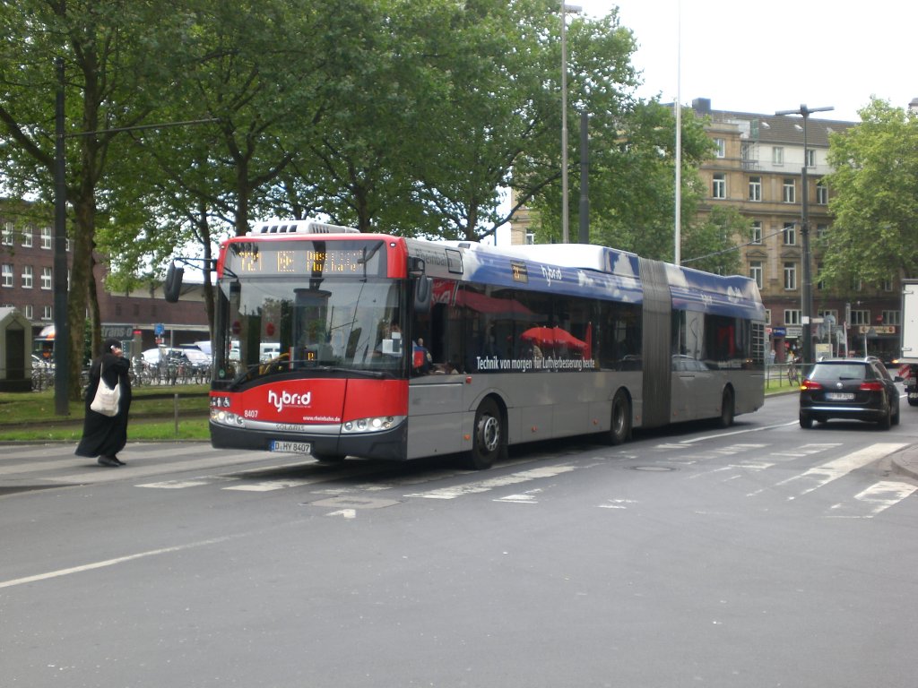 Solaris Urbino Hybrid auf der Linie 721 nach Dsseldorf Flughafen am Hauptbahnhof Dsseldorf.(2.7.2012)
 
