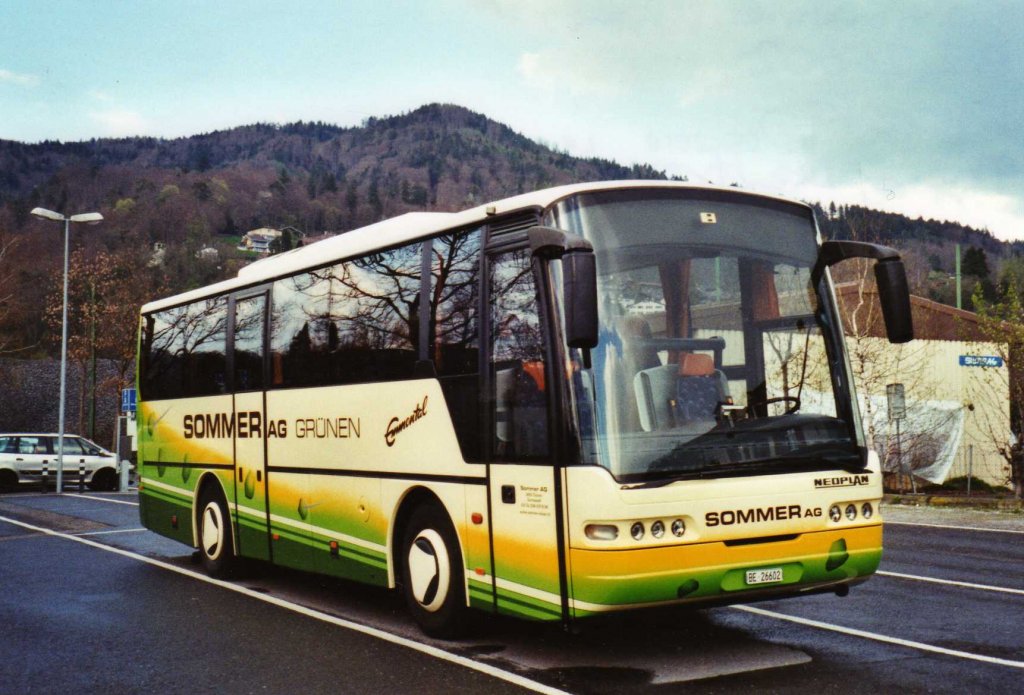 Sommer, Grnen BE 26'602 Neoplan am 20. April 2010 Thun, Seestrasse
