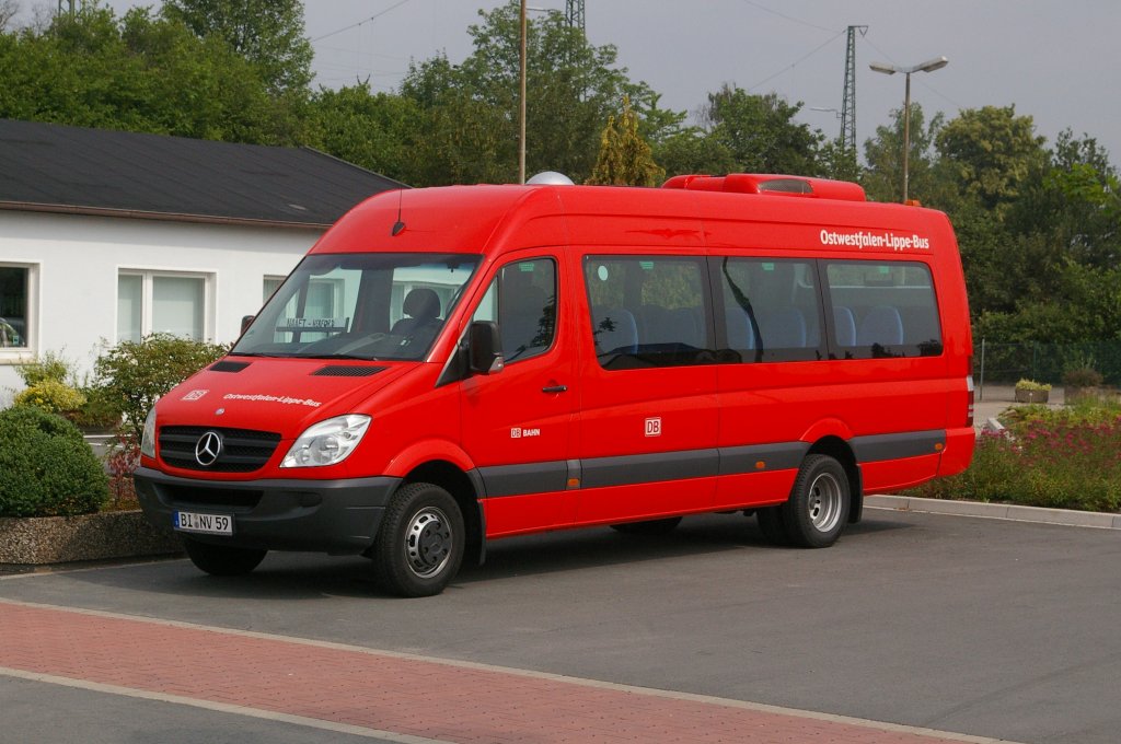 Sprinter (BI-NV 59) der Busverkehr Ostwestfalen GmbH.

Aufgenommen am 15.06.2011 auf dem Kundenparkplatzes des E-Centers in Herford an der Goebenstrae. 