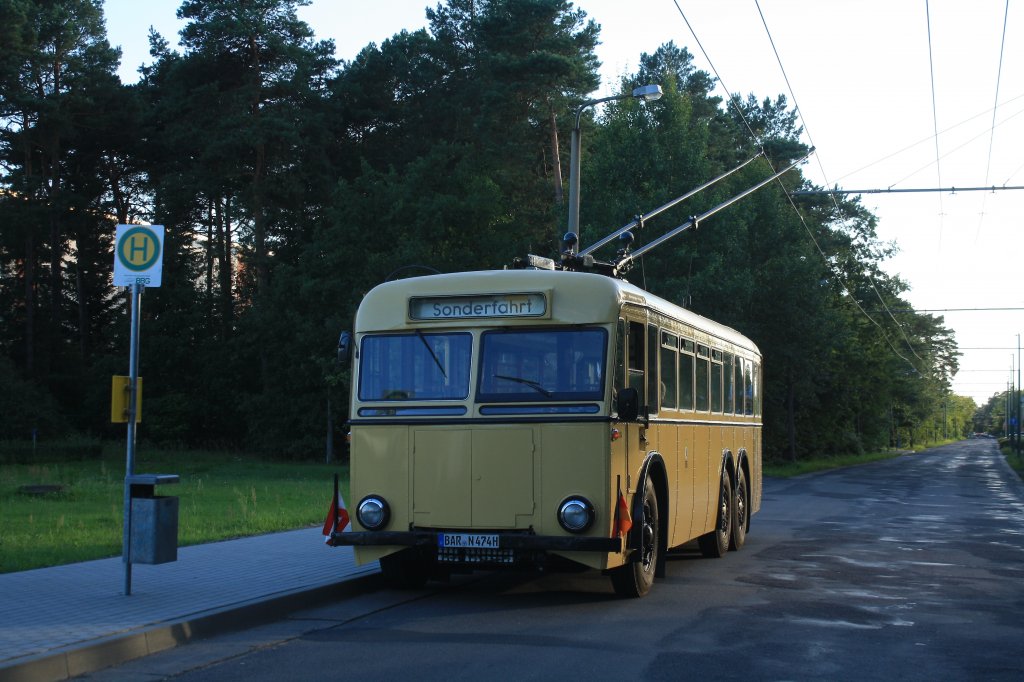 SSW DB Wagen 1224 des DVN-Berlin AG Obus fhrt am 14.08.2011 auf der baubedingt neu eingerichteten Obustrasse in Nordend. Zustzlich wurde an dieser Stelle eine Haltestelle errichtet.

