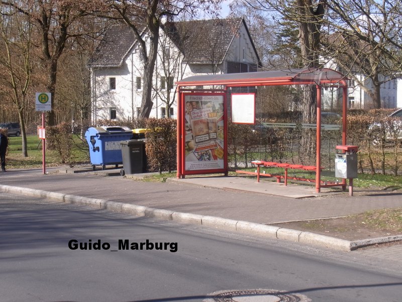 Stadt Marburg, Bushaltestelle Friedrich-Ebert-Str. Richtung Hauptbahnhof.