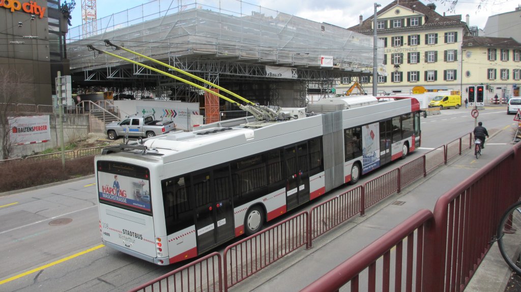 Stadtbus Nr.108 fhrt am 10.4.2013 an der Baustelle vorbei zur Ersatzhaltestelle Technikumstrasse.