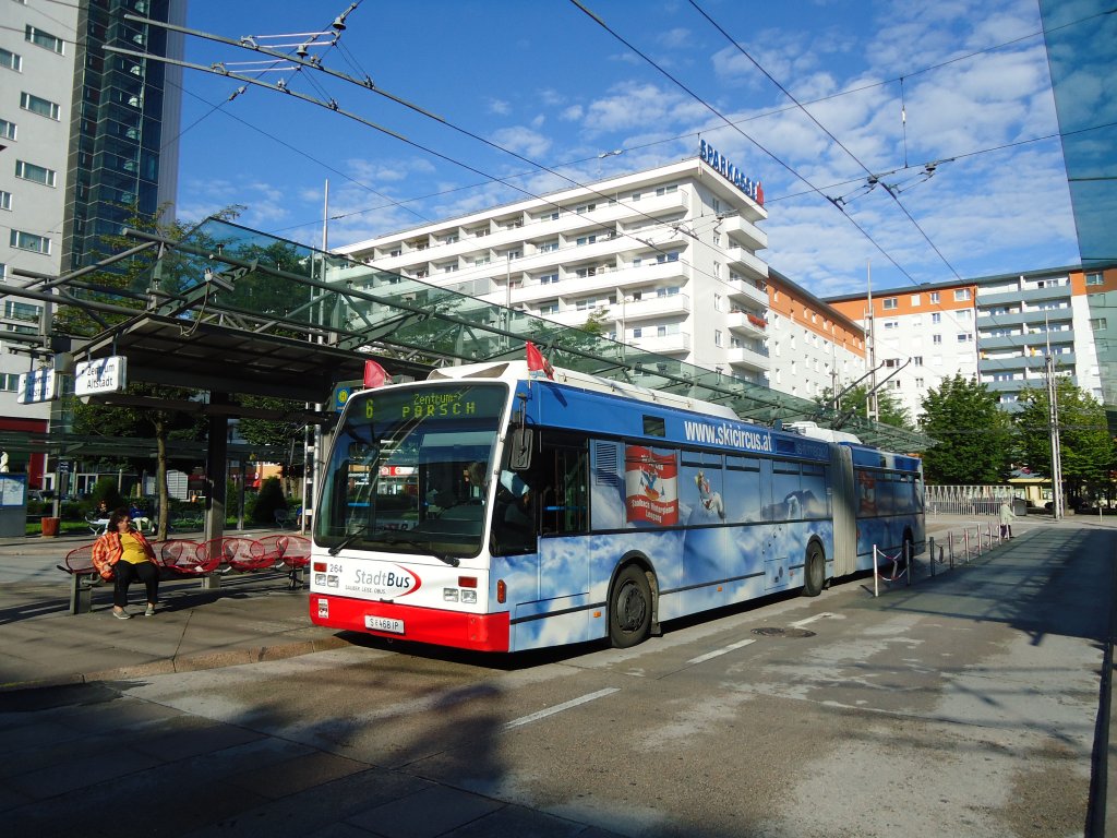 StadtBus Salzburg Nr. 264/S 468 IP Van Hool Gelenktrolleybus am 8. August 2010 Salzburg, Bahnhof