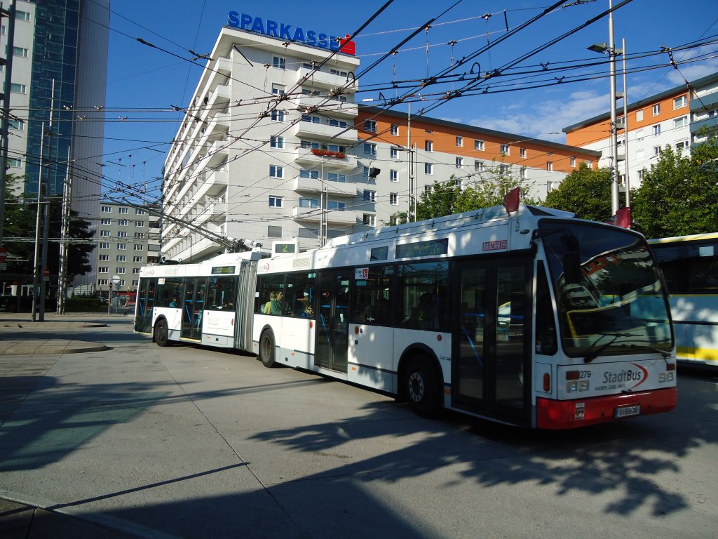 StadtBus Salzburg Nr. 279/S 655 JG Van Hool Gelenktrolleybus am 8. August 2010 Salzburg, Bahnhof