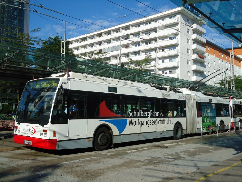 StadtBus Salzburg Nr. 288/S 163 KW Van Hool Gelenktrolleybus am 8. August 2010 Salzburg, Bahnhof