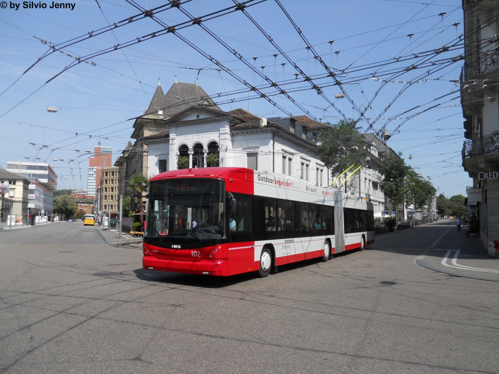 Stadtbus Winterthur Nr. 102 (Hess Swisstrolley BGT-N1C) am 21.8.2011 beim Hauptbahnhof