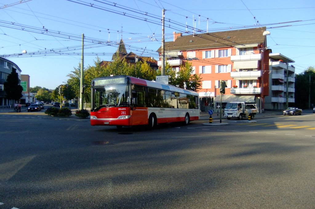 Stadtbus Winterthur Nr. 281 (ZH 718'281, Solaris Urbino 12, 2002) am 22.9.2010 auf Dienstfahrt auf dem Zwingliplatz. 