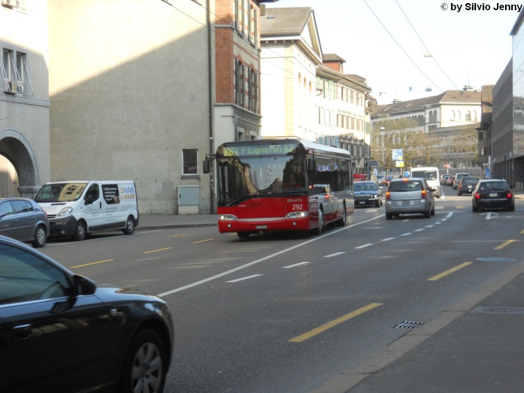 Stadtbus Winterthur Nr. 292 (Solaris Urbino 12) am 11.3.2011 kurz vor dem Hauptbahnhof als Dienstfahrt unterwegs zum Flughafen, um dort auf die Linie 767 zu gelangen.