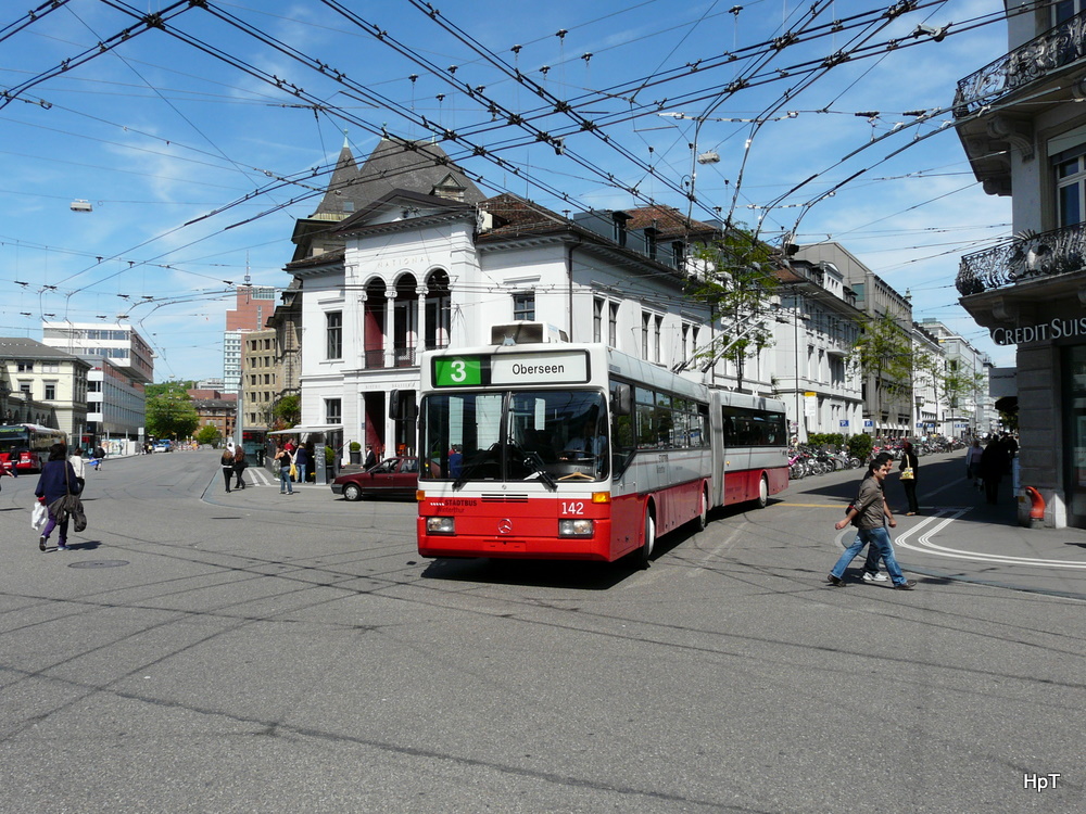 Stadtbus Winterthur - Trolleybus Mercedes O 405 GTZ Nr.142 unterwegs auf der Linie 3 in Winterthur am 11.05.2010