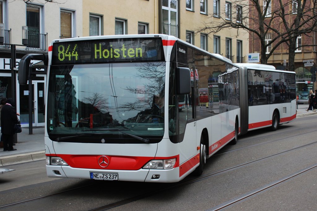 Stadtwerke Neuss Linie 844 in Richtung Hoisten an der Haltestelle Schwannstr.