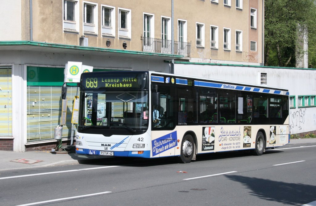 Stadtwerke Remscheidt 42 (RS VK 42) macht Werbung fr die Konditorei Jannasch.
Am 1.5.2010 steht der Bus am Bahnhof Remscheidt Lennep.
