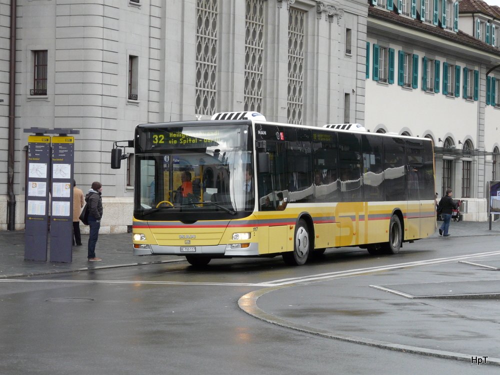 STI - MAN Lion`s City Nr.117  BE  700113 unterwegs auf der Linie 32 bei den Haltestellen vor dem Bahnhof Thun am 21.03.2010