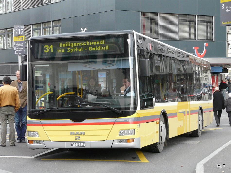 STI - MAN Nr.115  BE 700115 unterwegs auf der Linie 31 bei den Bushaltestellen vor dem Bahnhof Thun am 21.11.2009