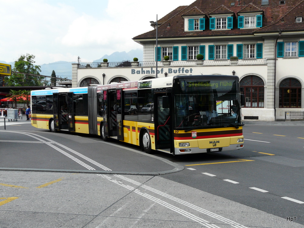 STI - MAN  Nr.90  BE 572090 unterwegs auf der Linie 1 bei den Bushaltestellen vor dem Bahnhof Thun am 01.07.2011