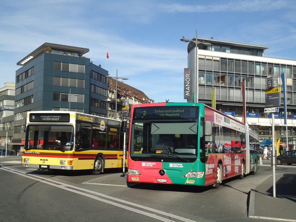 STI Thun - Nr. 137/BE 801'137 - Mercedes Citaro am 29. Oktober 2011 beim Bahnhof Thun (mit Vollwerbung fr  PANORAMA CENTER + ZENTRUM OBERLAND )