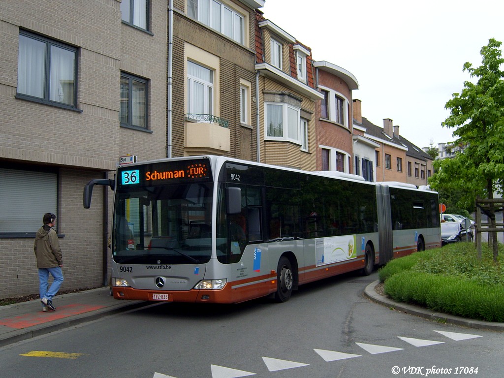 STIB 9042 als Linie 36 nach Schuman - Woluw-Saint-Pierre  Val des Seigneurs am 9. Mai 2009
