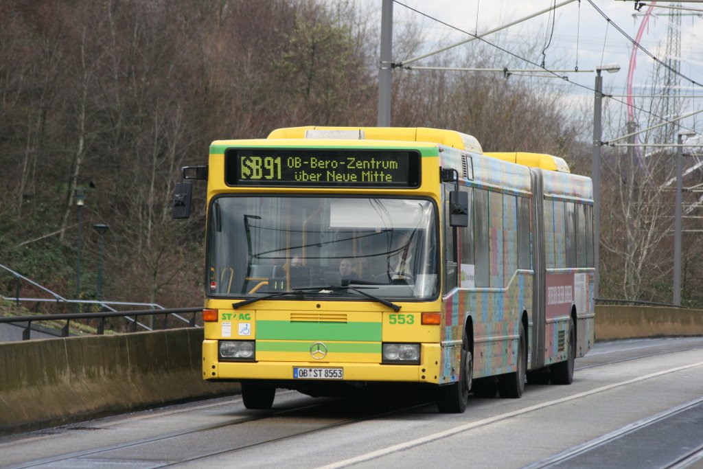 STO 553 (OB ST 8533) mit Werbung fr Ruhr 2010.
Aufgenommen am Centro Oberhausen.