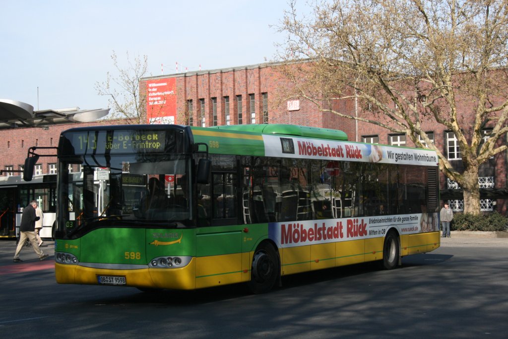 STO 598 (OB SW 9598) macht Werbung fr die Mbelstadt Rck.
Hier ist der Bus mit der Linie 143 am HBF Oberhausen.
24.4.2010