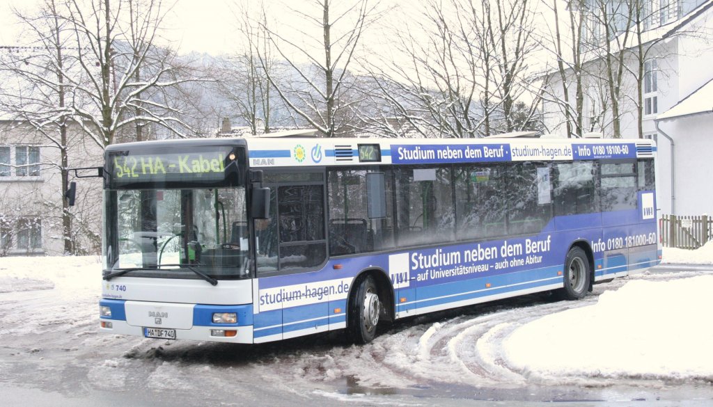 Strassenbahn Hagen 740 (HA DF 740) mit Werbung für VWA.
Aufgenommen am HBF Gevelsberg,31.1.2010.