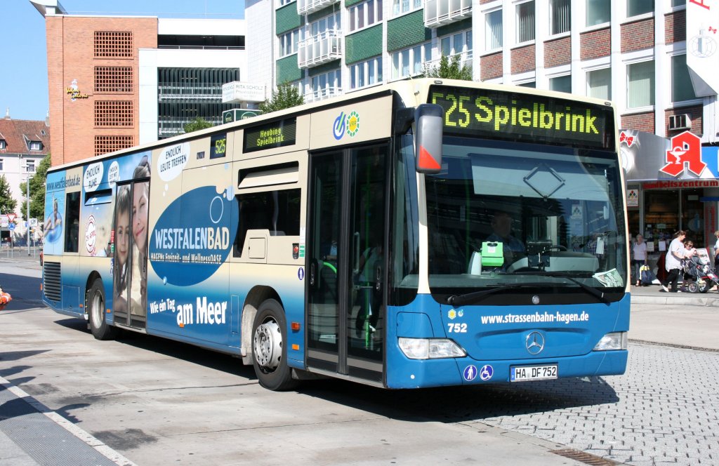 Straenbahn Hagen 752 (HA DF 752) wirbt fr das Westfalenbad Hagen.
Hagen Stadtmitte, 26.6.2010.