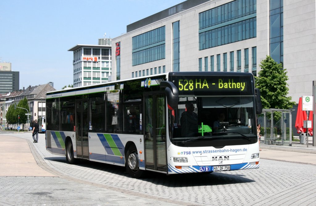 Straenbahn Hagen 758 (HA DF 758).
Hagen Stadtmitte, 6.6.2010.