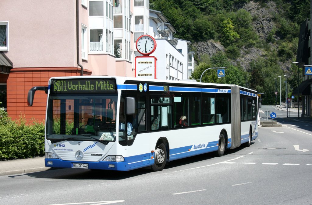 Strassenbahn Hagen 942 (HA DF 942) in Hagen Hohenlimburg mit dem SB71.
26.6.2010.