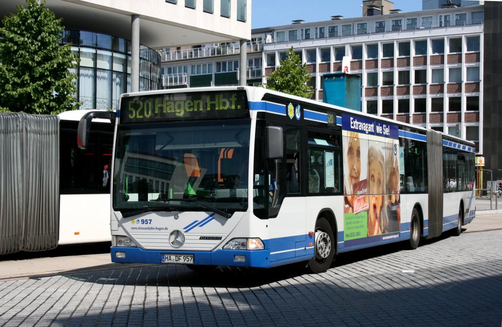 Straenbahn Hagen 957 (HA DF 957) mit TB fr das Bren Ticket.
Hagen Stadtmitte, 26.6.2010.