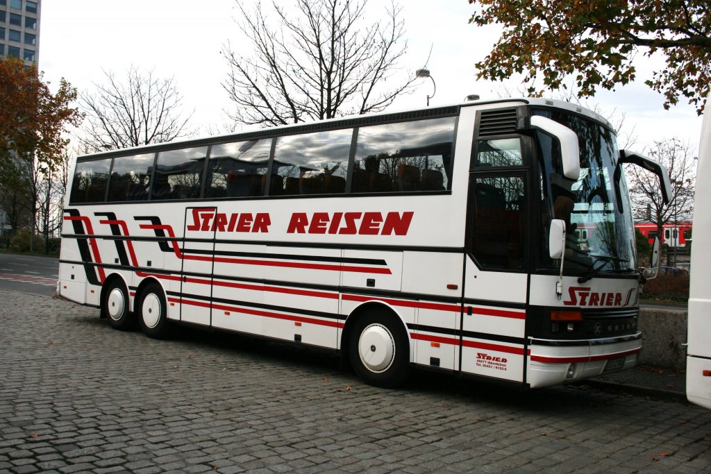 Strier Reisen (ST Z 700) am ZOB Dortmund.
31.10.2009