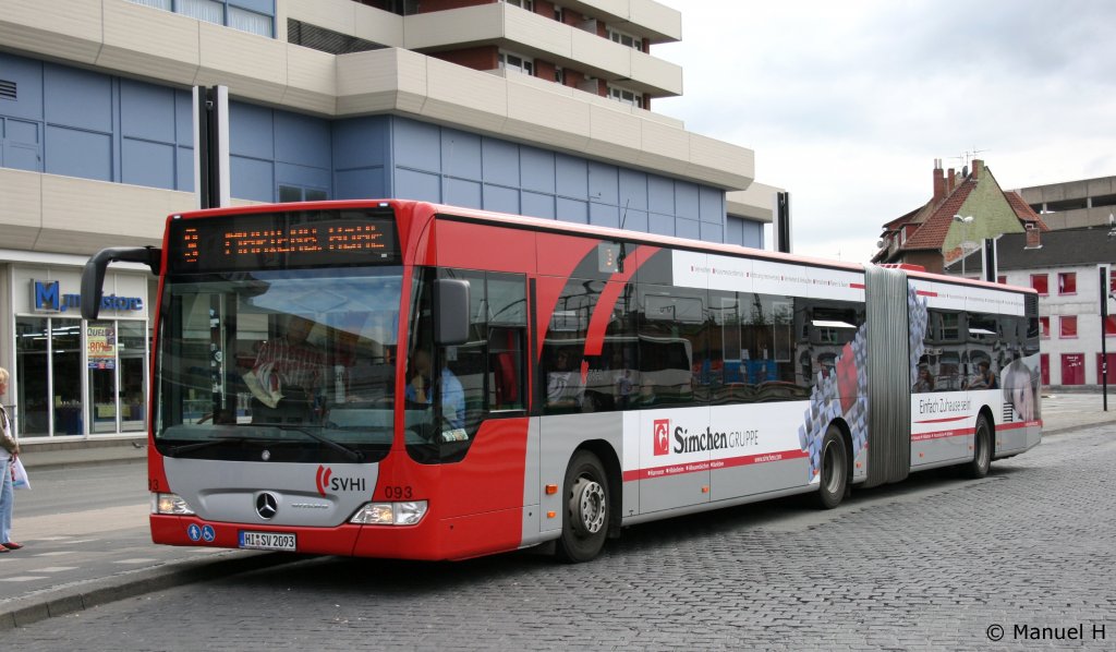SVHI 093 (HI SV 2093) aufgenommen am HBF Hildesheim, 16.8.2010.
Der Bus wirbt fr die Simchen Gruppe.