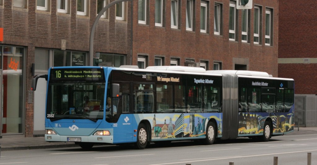 SWM 2552 (MS ST 157) mit Werbung frs Busnetz Mnster, unterwegs auf der Eisenbahnstr in Mnster mit der Linie 16 nach Mecklenbeck.
27.6.2009