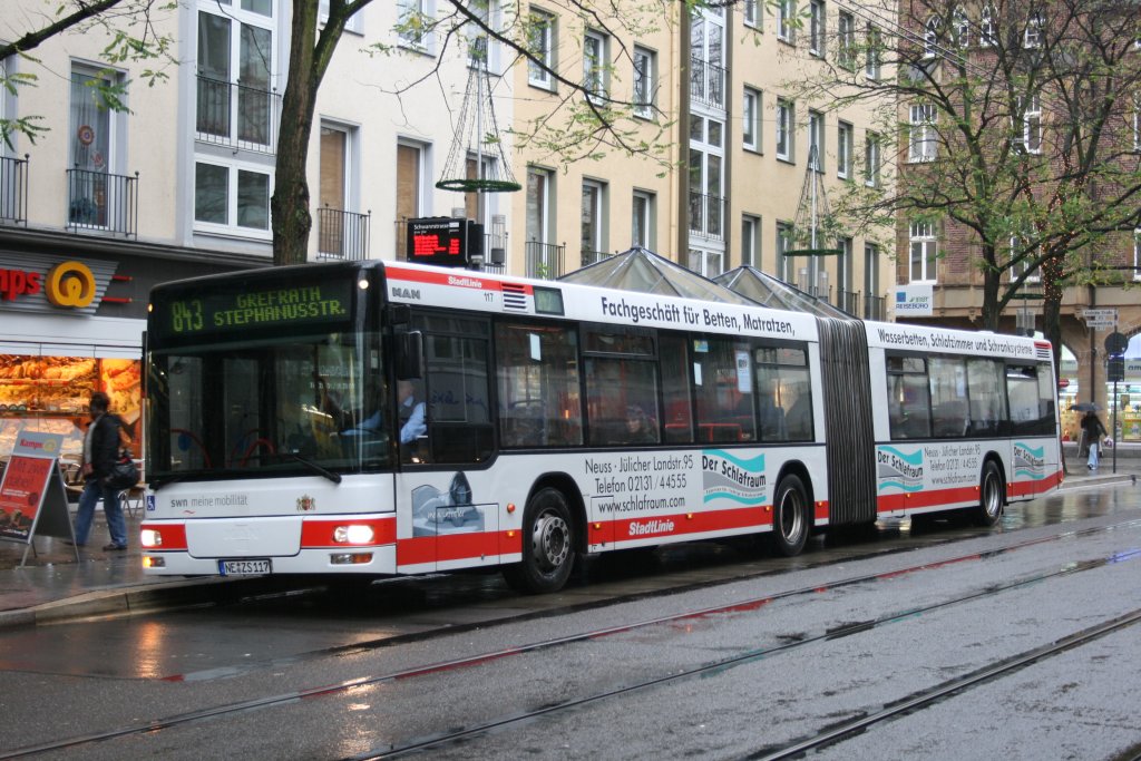 SWN 117 (NE ZS 117) mit Werbung für Schlafraum.
Hier an der Haltestelle Schwannstr. in Neuss mit der Linie 843 nach Grefrath am 28.11.2009.


