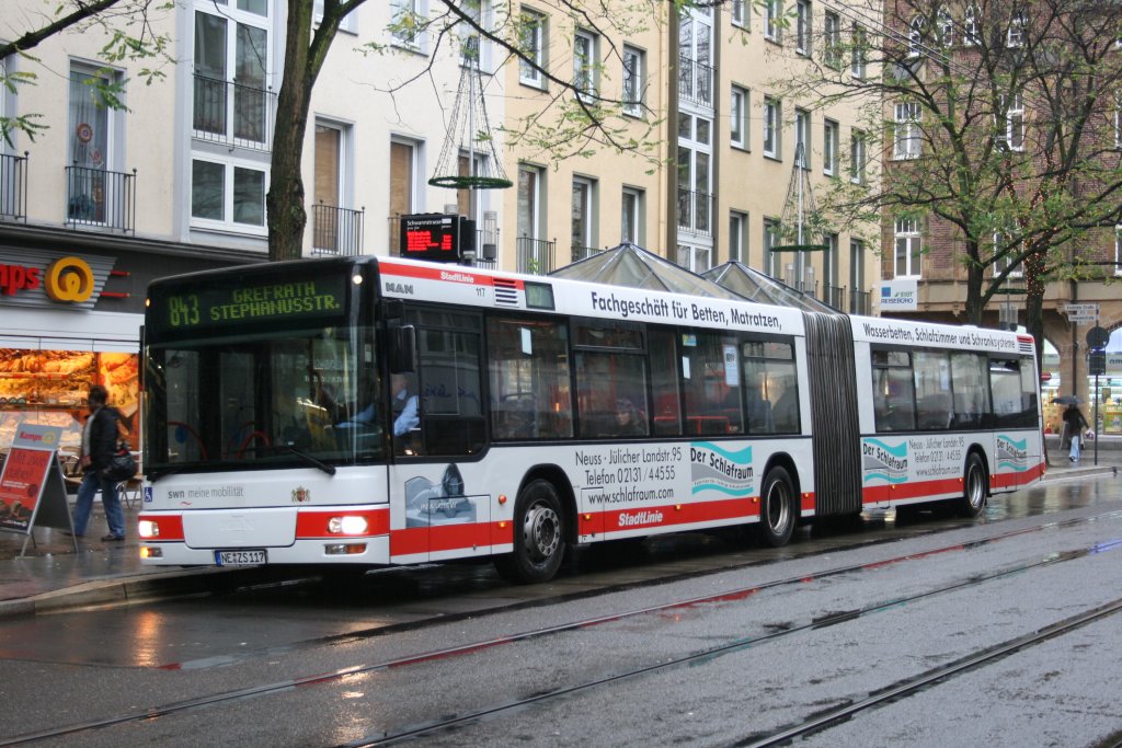 SWN 117 (NE ZS 117) mit Werbung fr Schlafraum.
Hier an der Haltestelle Schwannstr. in Neuss mit der Linie 843 nach Grefrath am 28.11.2009.


