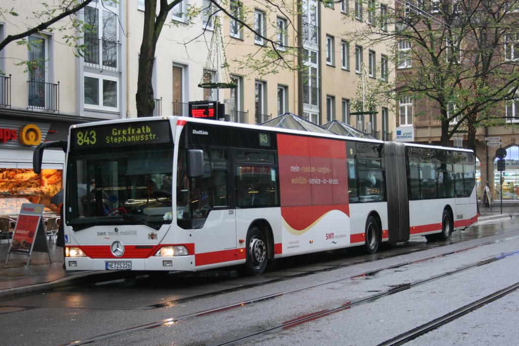 SWN 226 (NE ZS 226) mit Werbung fr die Stadtwerke Neuss.
Hier mit der Linie 843 nach Grefraht an der Schwannstr. in Neuss am 28.11.2009. 