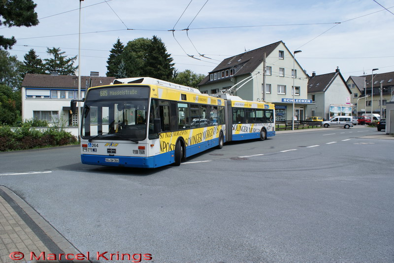 SWS 264 kommt gerade an Der Haltestelle Auf der Hhe an