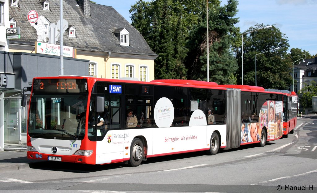 SWT 35 (TR S 35) wirbt fr das Familienland Rheinland Pfalz.
Aufgenommen an der Porta Nigra in Trier, 19.8.2010.
