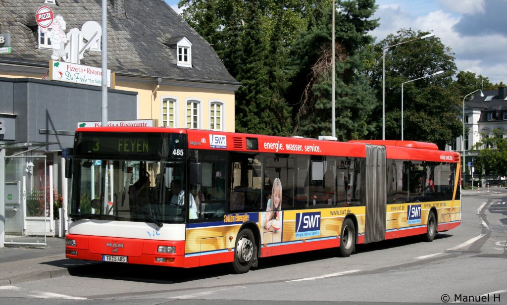 SWT 485 (TR S 485) trgt SWT Eigenwerbung.
Aufgenommen an der Porta Nigra in Trier, 19.8.2010.