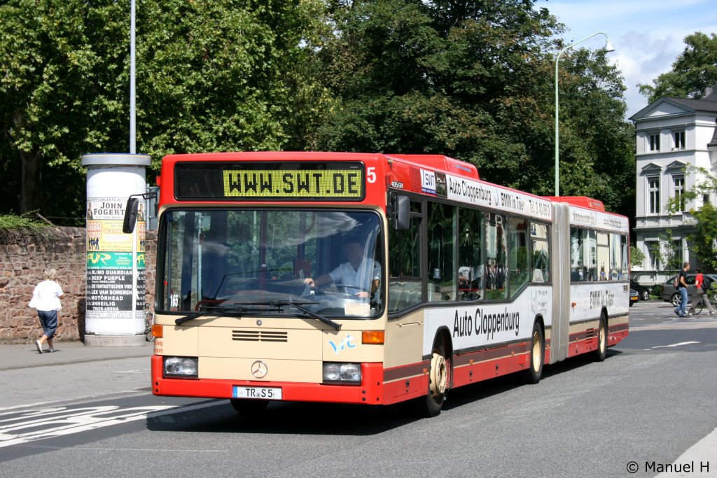 SWT 5 (TR S 5) wirbt fr Auto Cloppenburg.
Aufgenommen an der Porta Nigra in Trier, 19.8.2010.