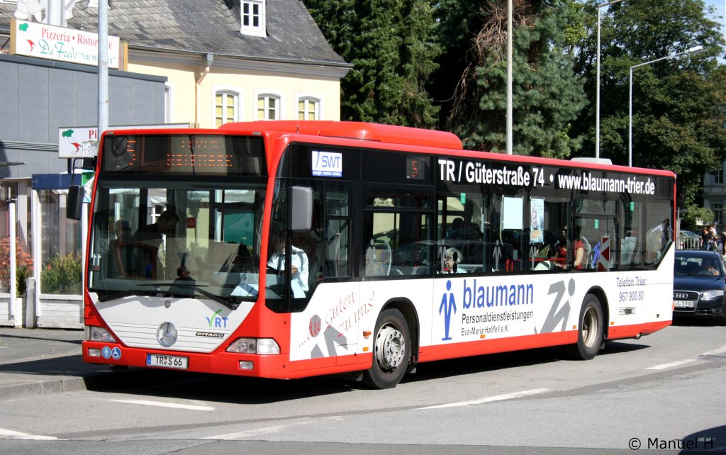 SWT 66 (TR S 66) wirbt fr Blaumann Trier.
Aufgenommen an der Porta Nigra in Trier, 19.8.2010.