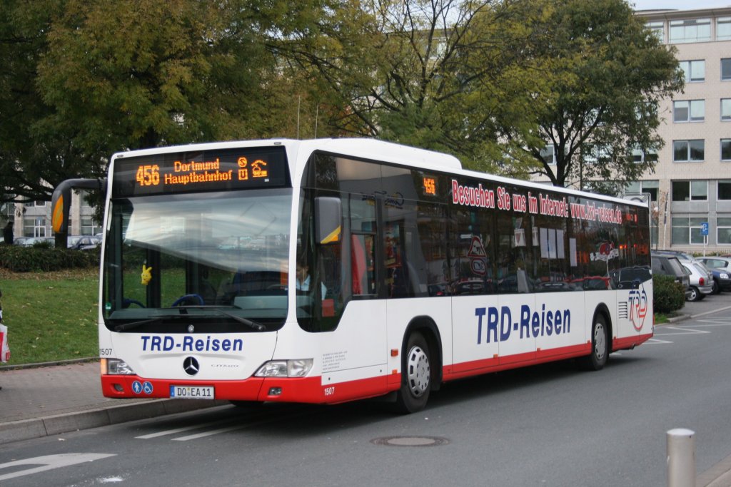 TDR Reisen 1507 (DO EA 11) mit der Linie 456 am HBF Dortmund mit TRD Eigenwerbung.
31.10.2009 