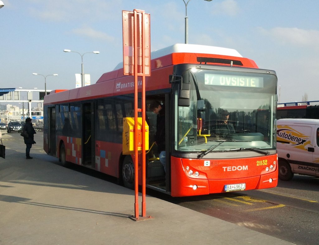 TEDOM C12 G, 2113, Linie 87, Apollobrücke Bratislava, 26.01.2012 10:57