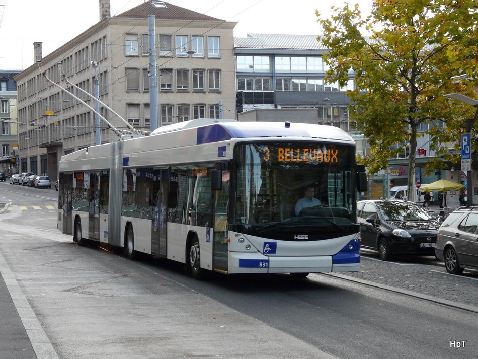 TL - Hess-Swissrolleybus BGT-N2C Nr.831 unterwegs auf der Linie 3 bei denn Haltestellen vor dem Bahnhof in Lausanne am 08.11.2009