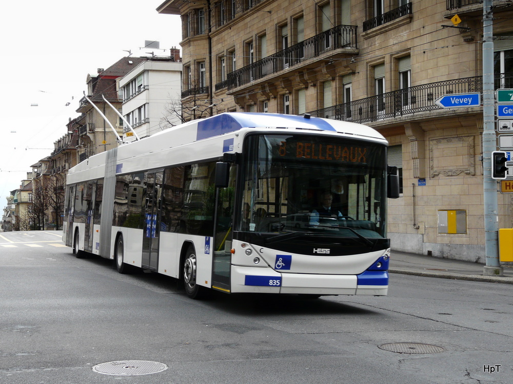 TL - Hess-Swisstrolleybus BGT-N2C  Nr.835 unterwegs auf der Linie 8 in der Stadt Lausanne am 27.03.2010
