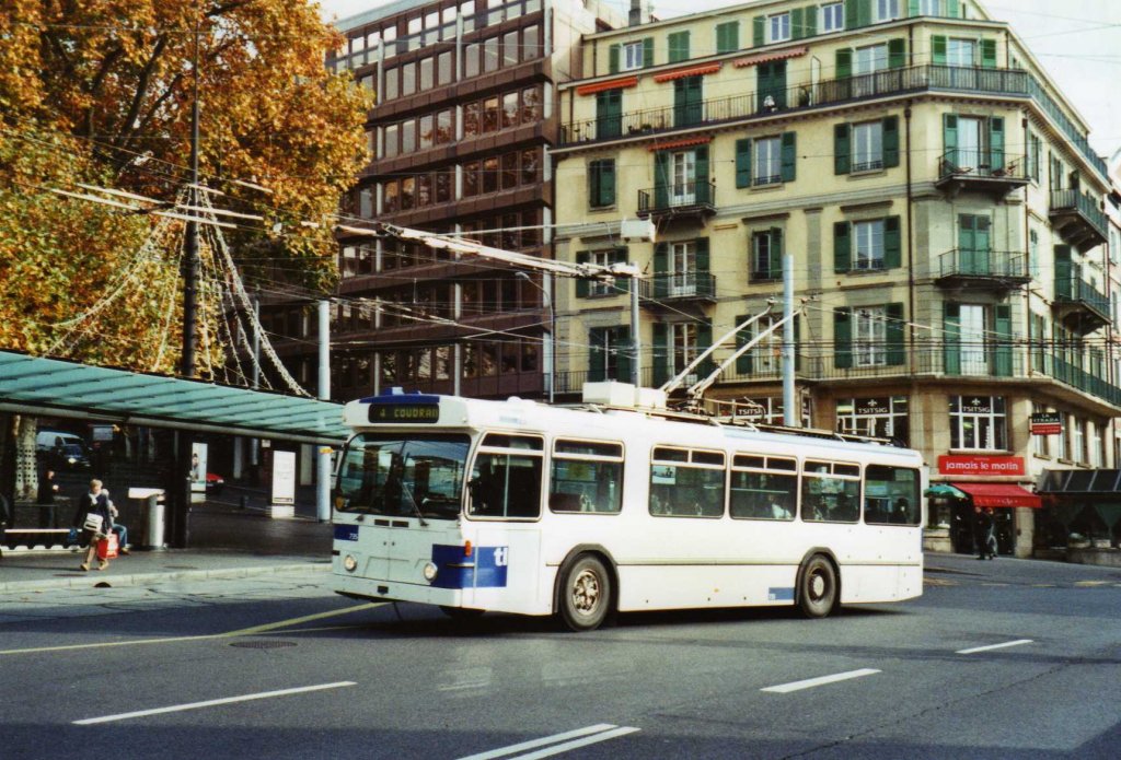 TL Lausanne Nr. 735 FBW/Hess Trolleybus am 19. November 2009 Lausanne, Chauderon
