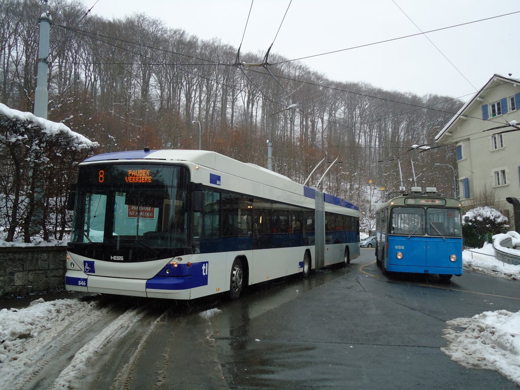TL Lausanne Nr. 846 Hess/Hess Gelenktrolleybus + (Rtrobus) Nr. 656 FBW/Eggli Trolleybus am 5. Dezember 2010 Lausanne, Bellevaux