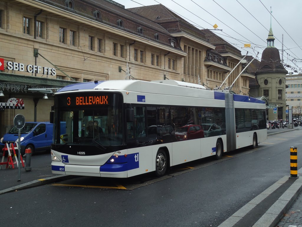 TL Lausanne - Nr. 851 - Hess/Hess Gelenktrolleybus am 18. Dezember 2011 beim Bahnhof Lausanne